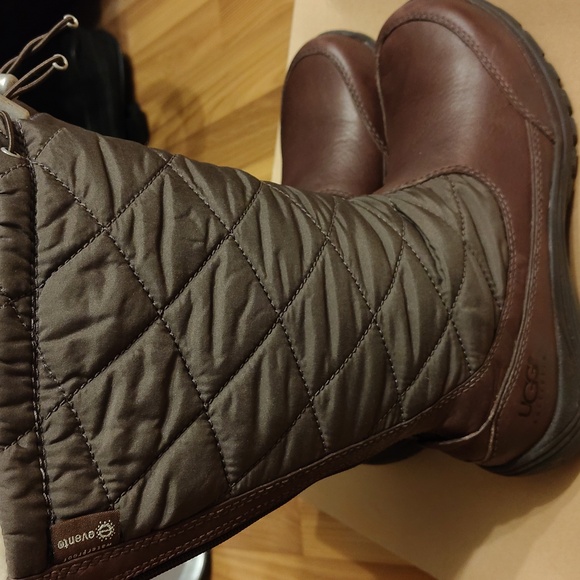 UGG SNOWPEAK WATERPROOF BOOTS 9 - Picture 2 of 10